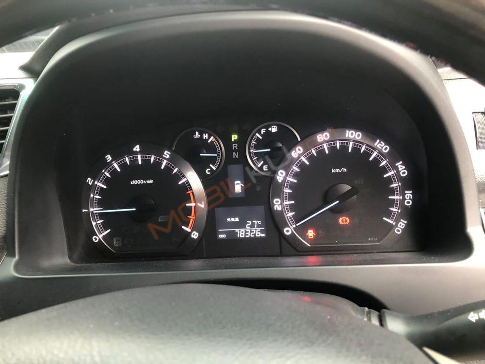 Mobil Toyota Vellfire 2014