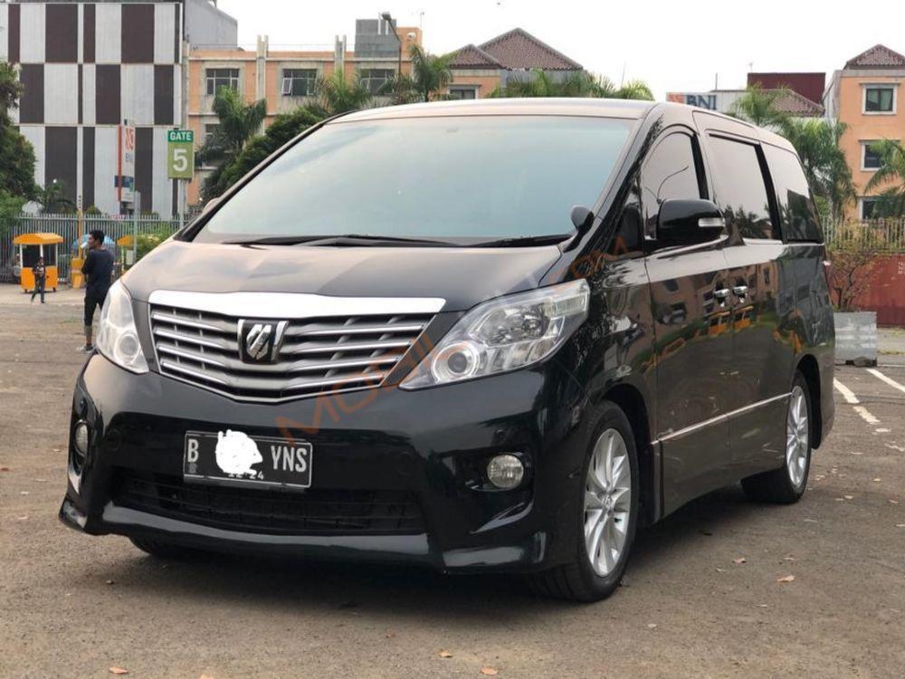 Mobil Toyota Alphard 2009