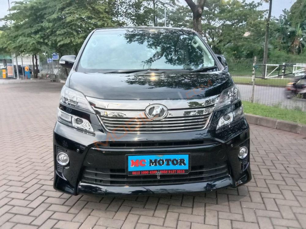 Mobil Toyota Vellfire 2015
