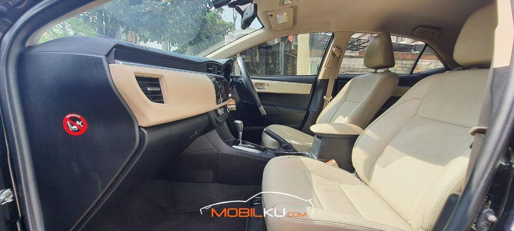 Mobil Toyota Corolla 2016