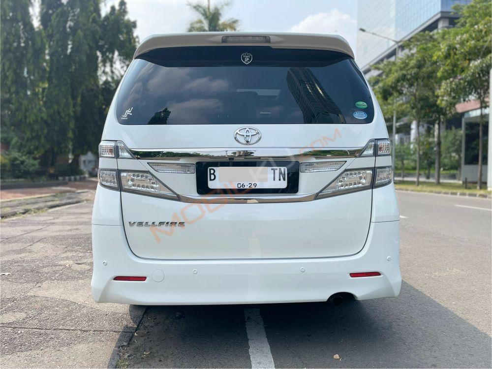Mobil Toyota Vellfire 2014