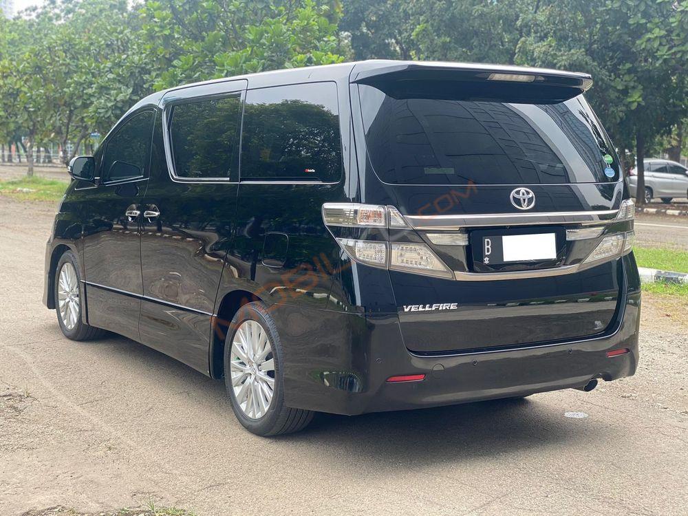 Mobil Toyota Vellfire 2014