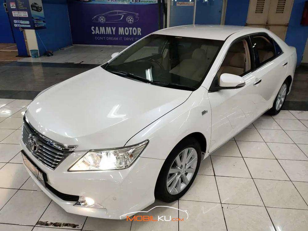 Mobil Toyota Camry 2014