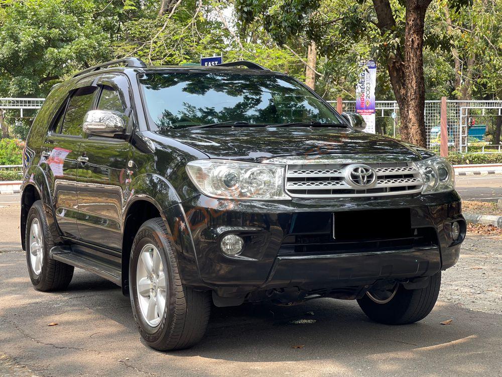 Mobil Toyota Fortuner 2011