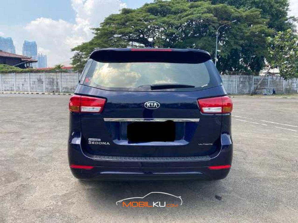 Mobil Kia Sedona 2017