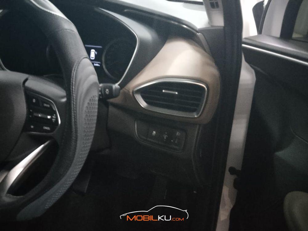 Mobil Hyundai Santa Fe 2019