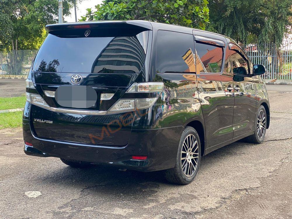 Mobil Toyota Vellfire 2010