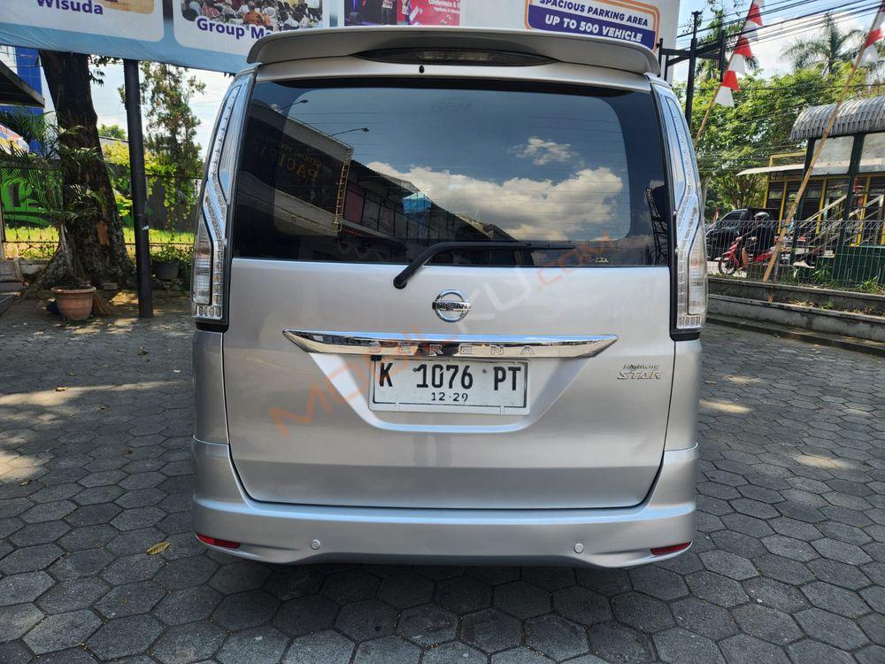 Mobil Nissan Serena 2017