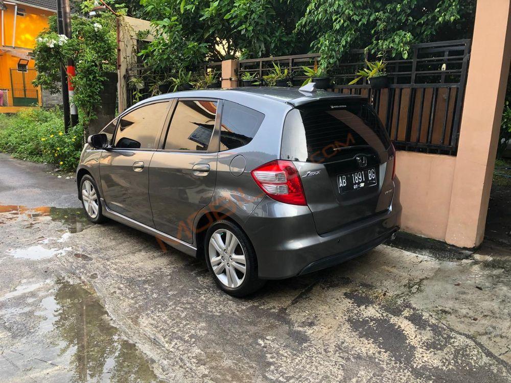 Mobil Honda Jazz 2010