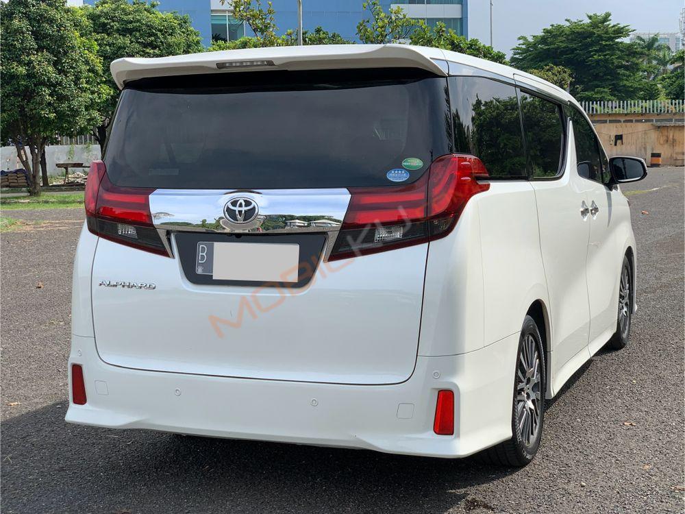 Mobil Toyota Alphard 2016