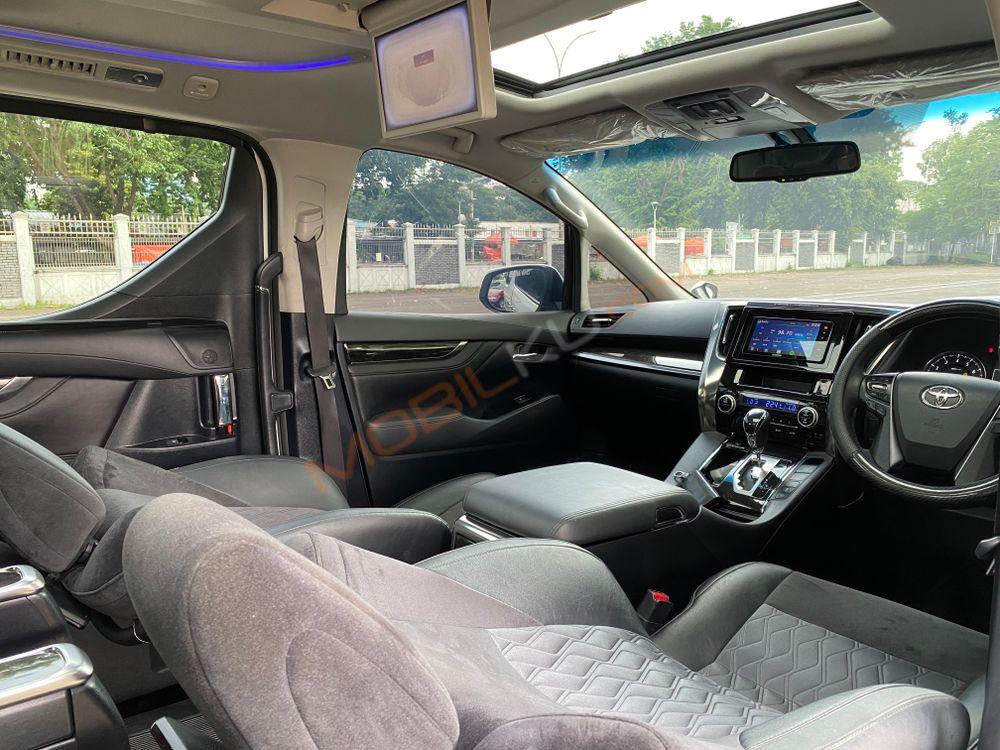 Mobil Toyota Vellfire 2015