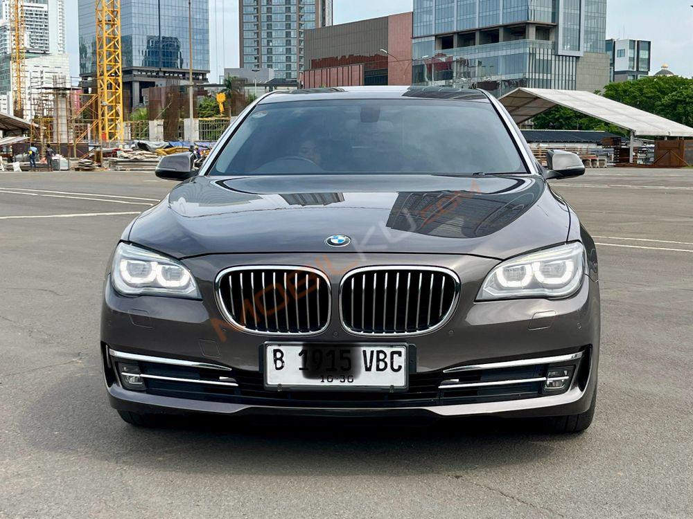 Mobil BMW 7 Series 2013