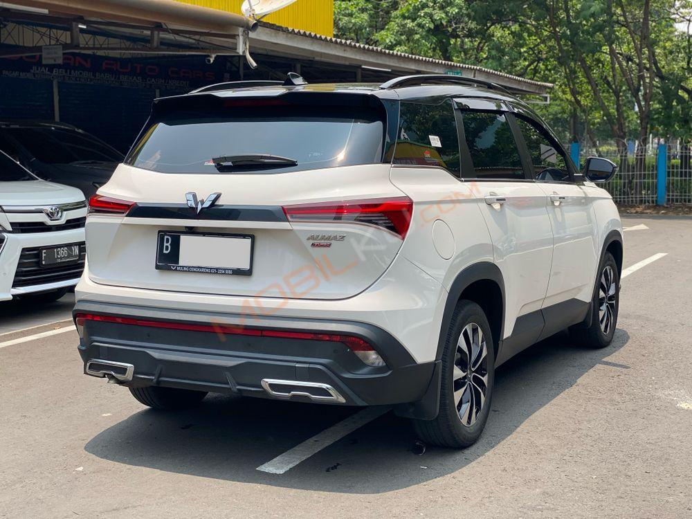 Mobil Wuling Almaz 2022