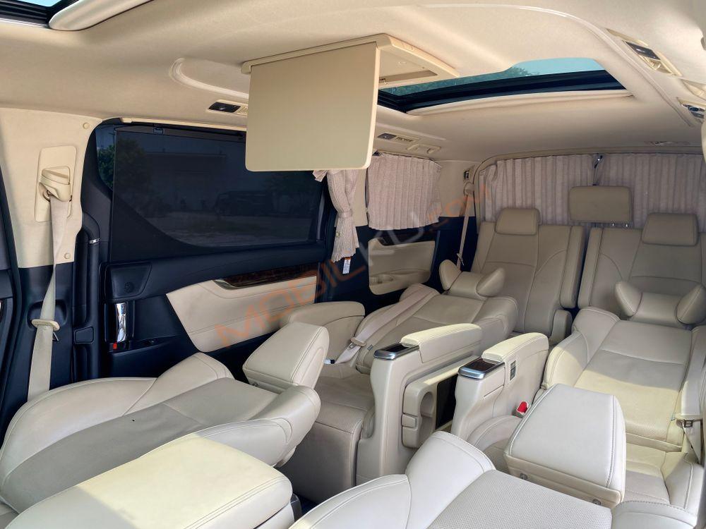Mobil Toyota Alphard 2020