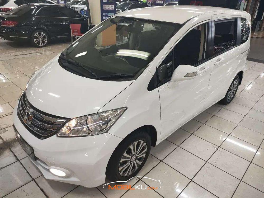 Mobil Honda Freed 2015