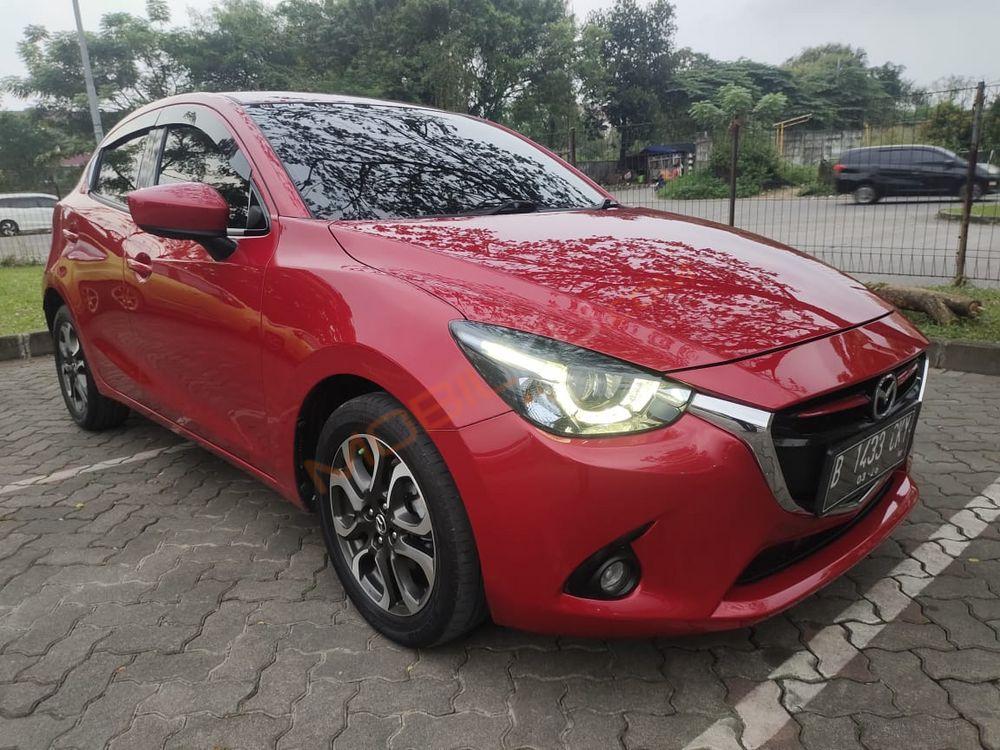 Mobil Mazda 2 Hatchback 2015