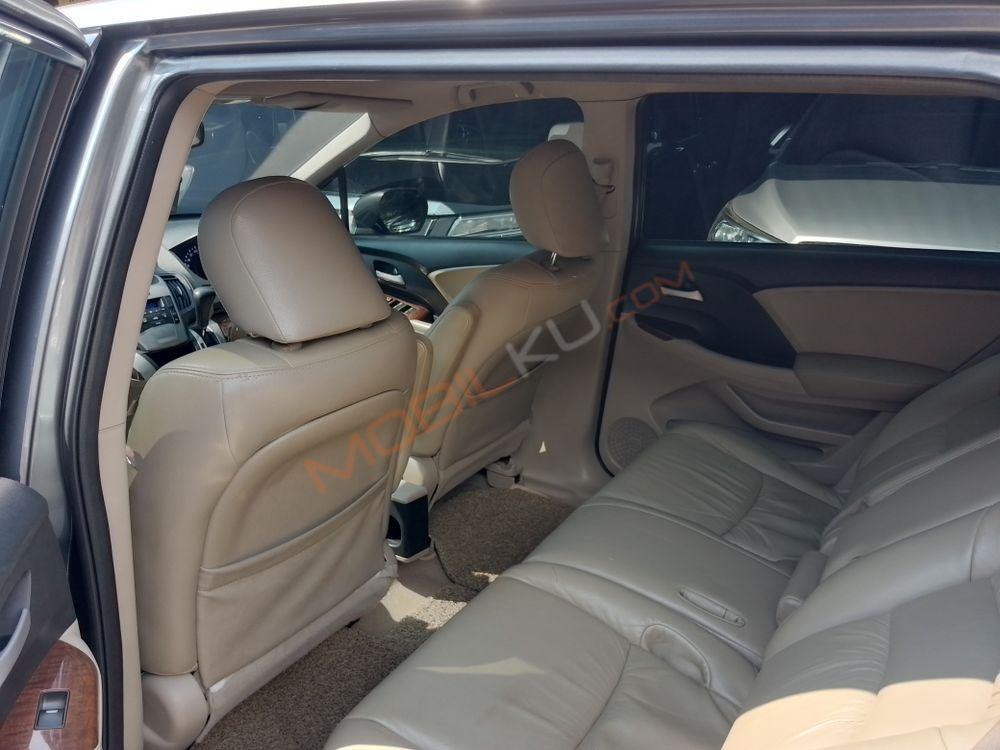 Mobil Honda Odyssey 2012