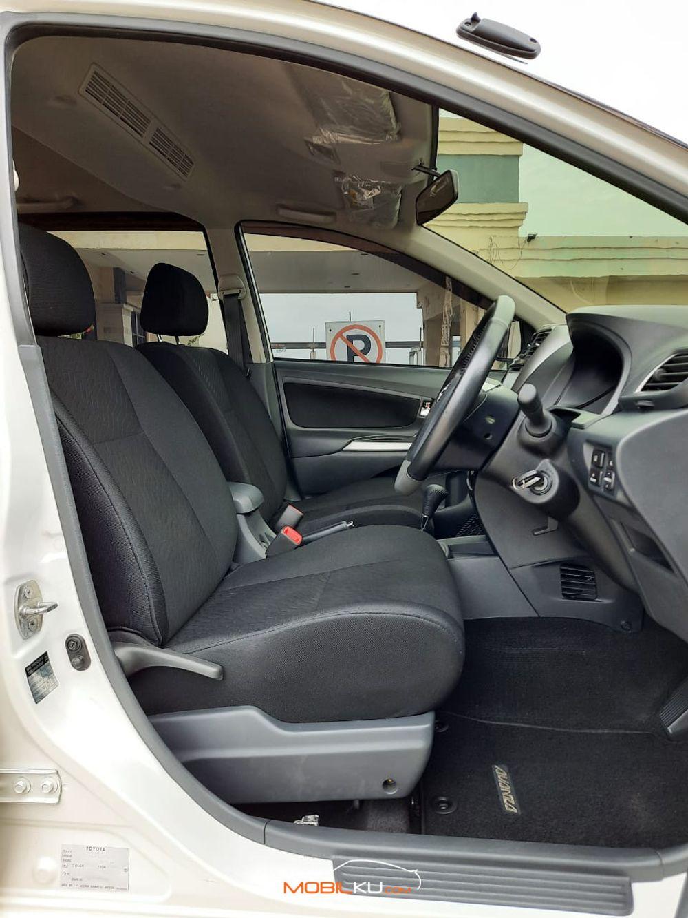 Mobil Toyota Avanza 2015