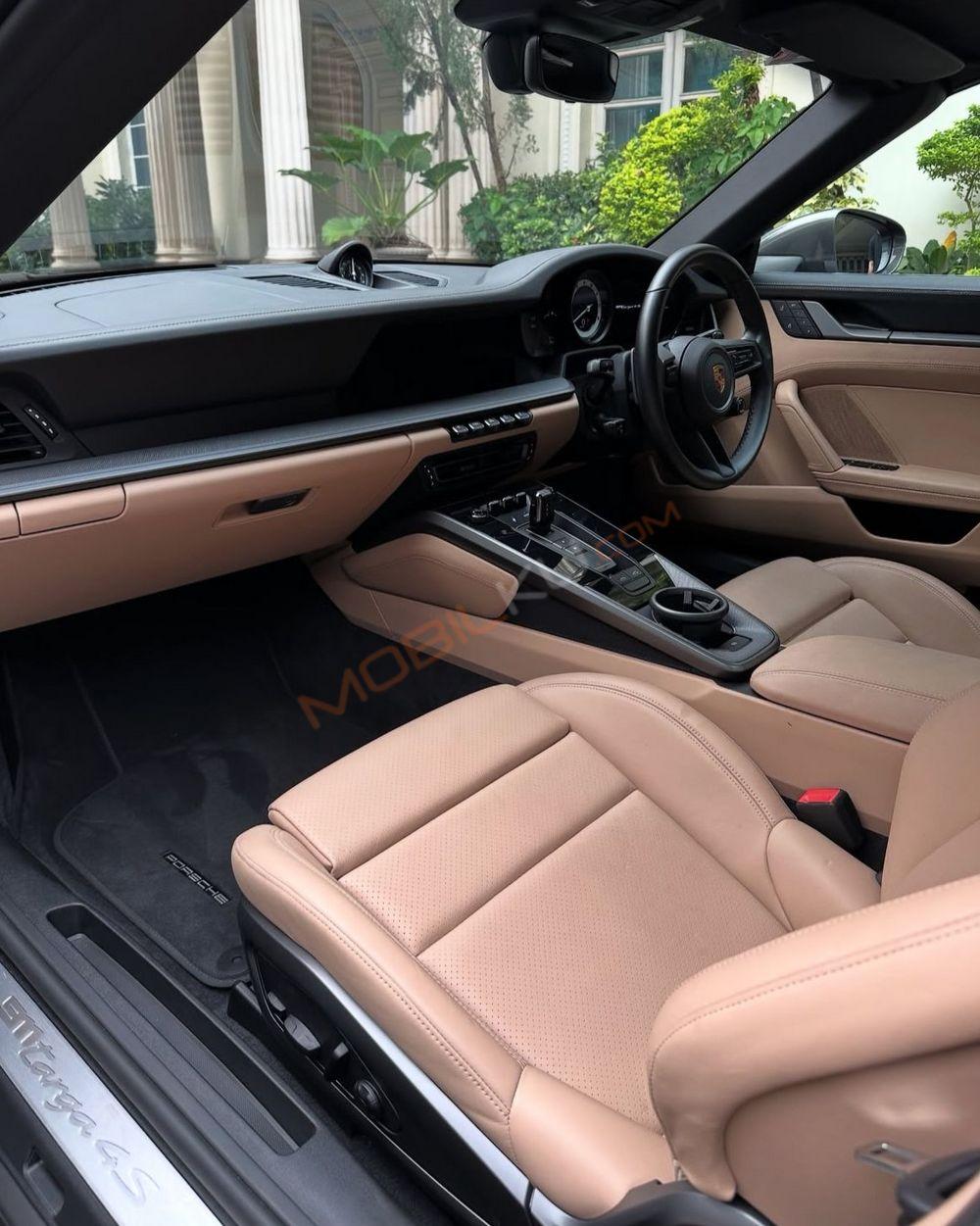Mobil Porsche 911 2022