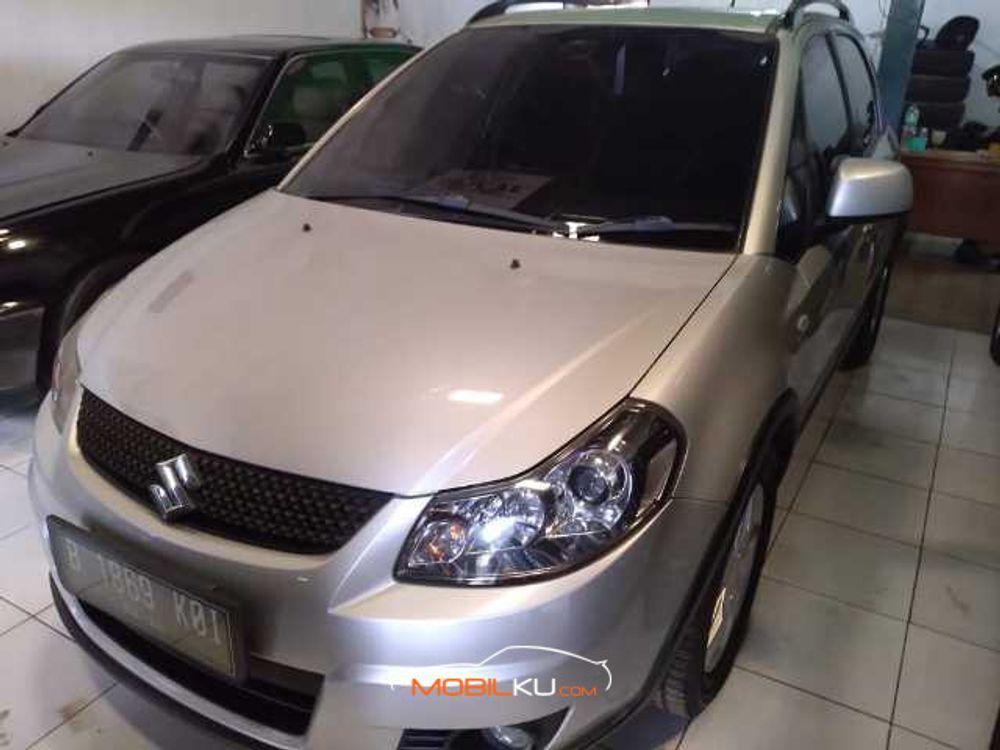 Mobil Suzuki SX4 2012