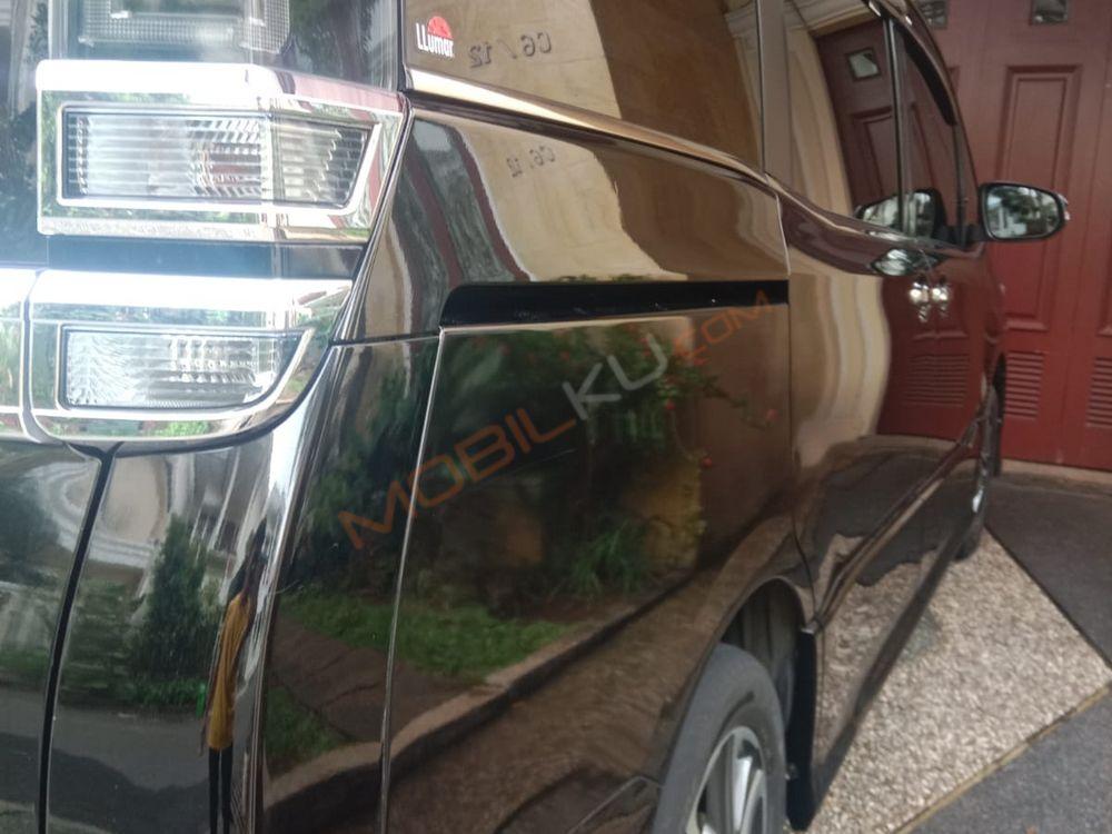 Mobil Toyota Voxy 2018