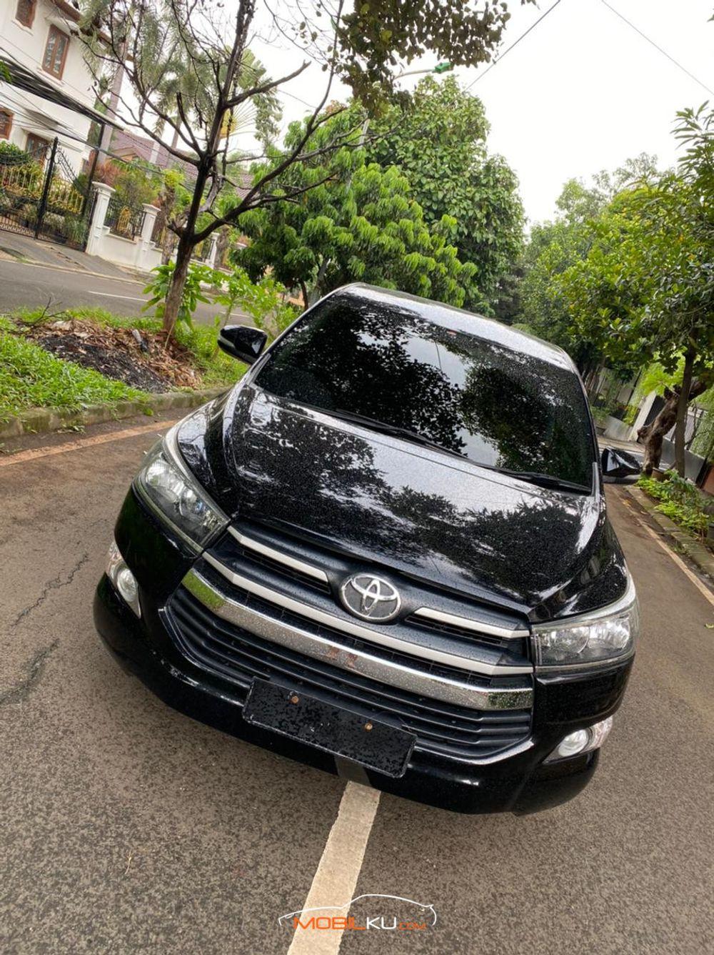 Mobil Toyota Kijang Innova 2016