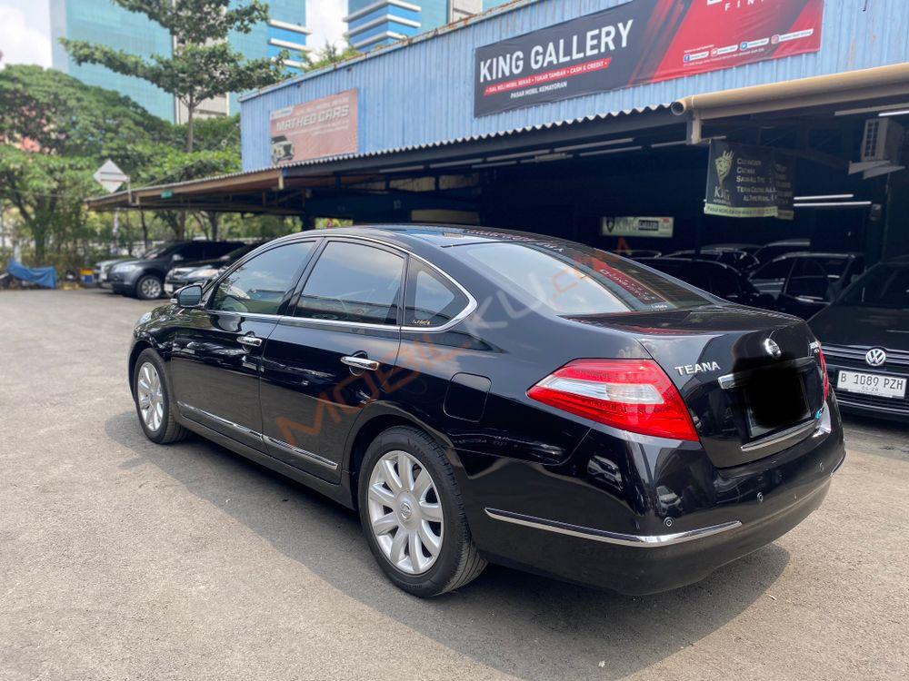 Mobil Nissan Teana 2010