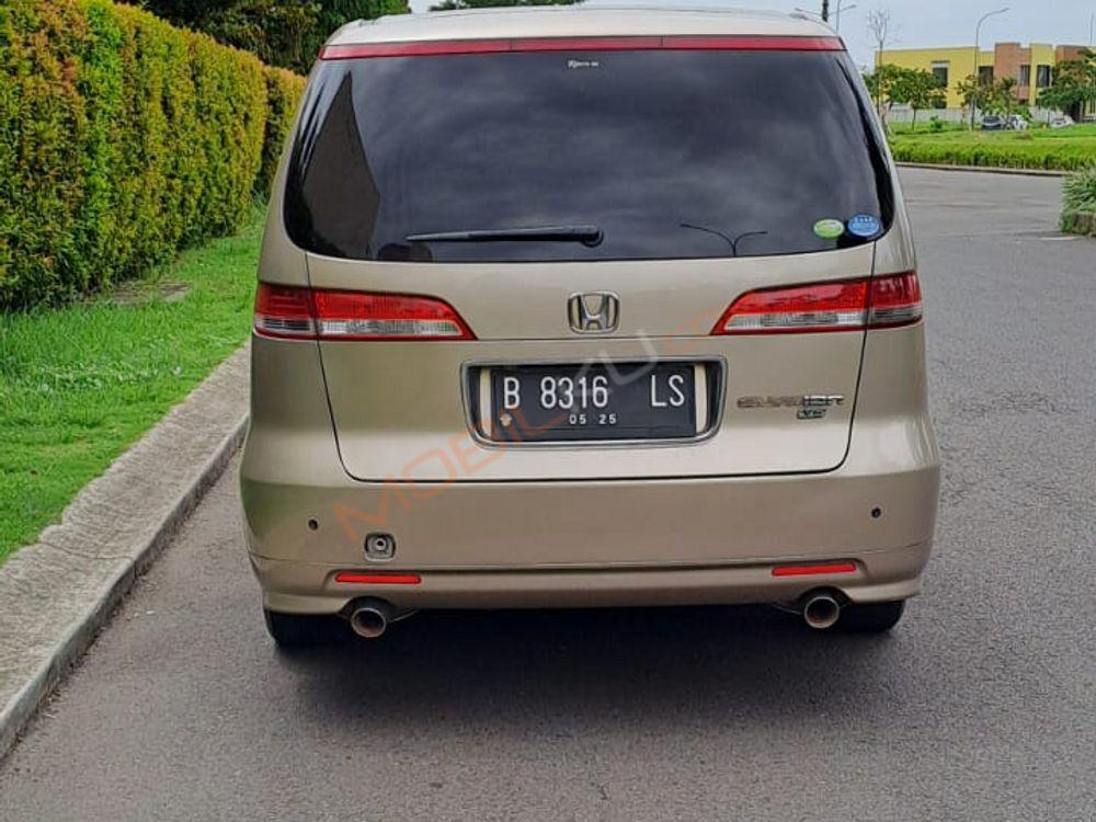 Mobil Honda Elysion 2005