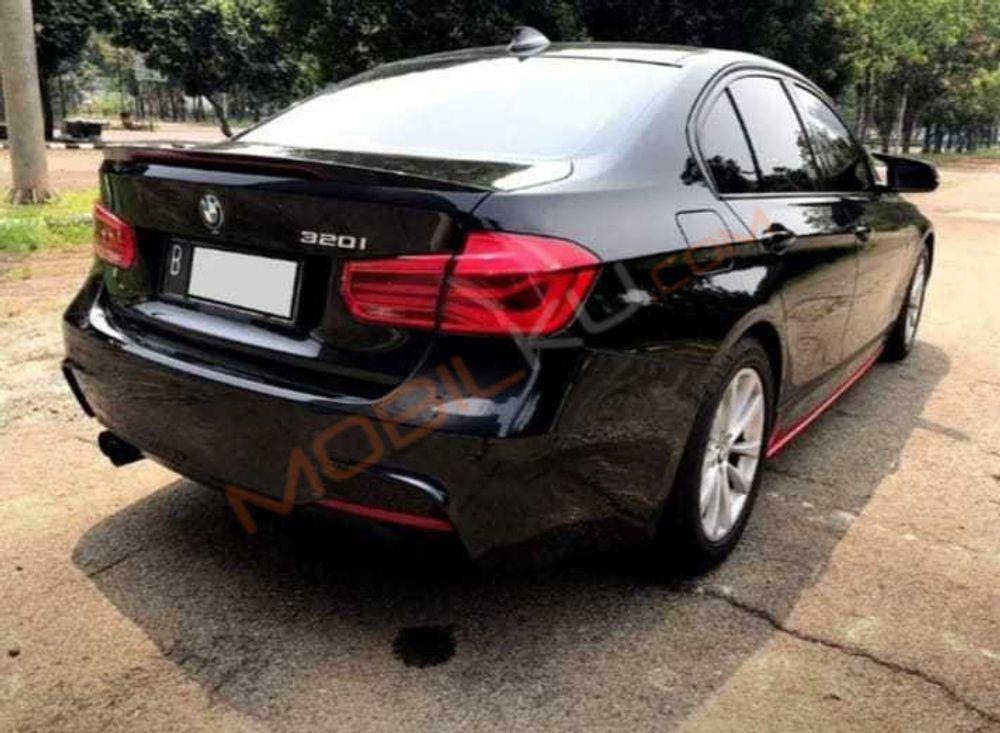 Mobil BMW 3 Series 2017