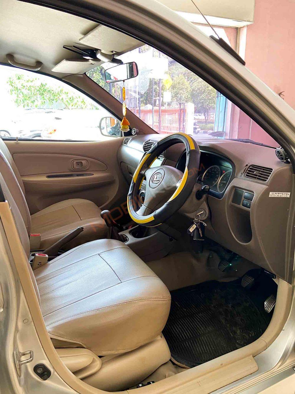 Mobil Daihatsu Xenia 2007