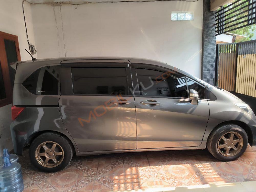Mobil Honda Freed 2014