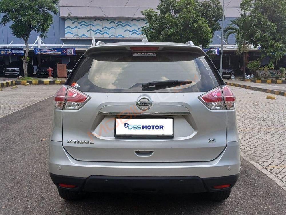 Mobil Nissan X-Trail 2015