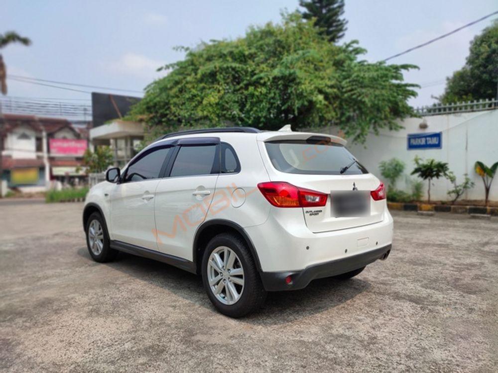 Mobil Mitsubishi Outlander Sport 2016