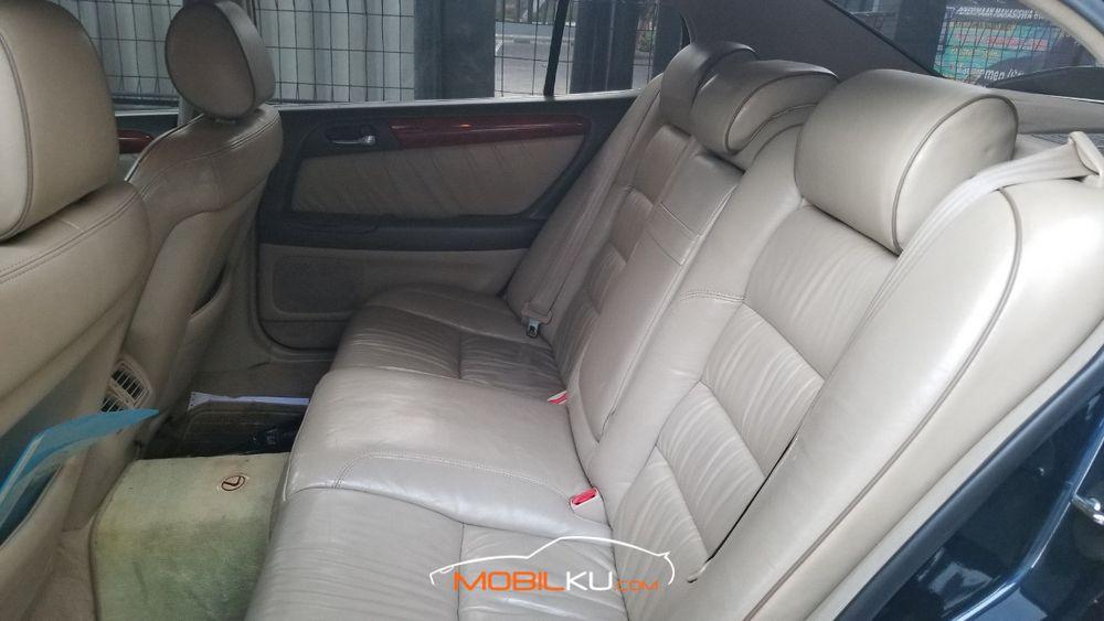 Mobil Lexus GS 2000