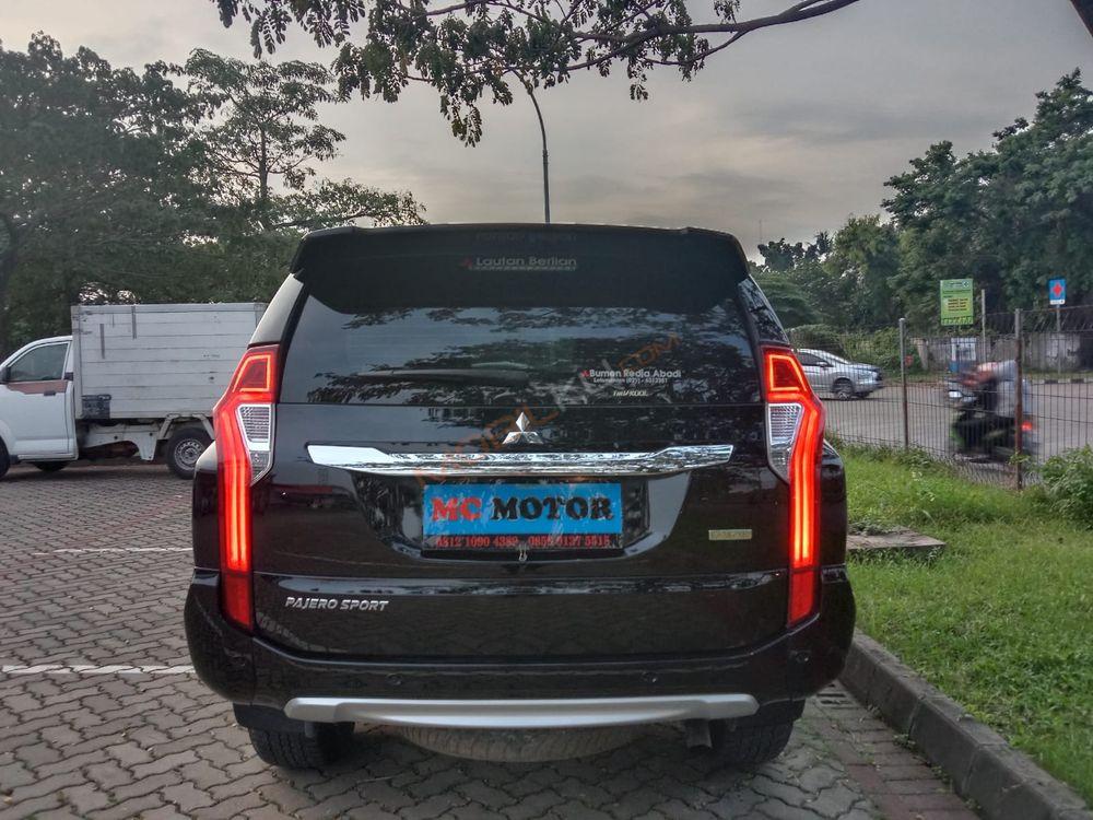 Mobil Mitsubishi Pajero 2017