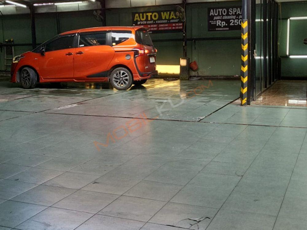 Mobil Toyota Sienta 2017