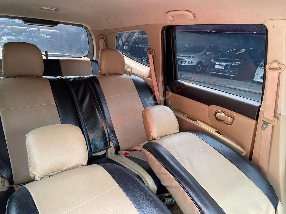 Mobil Nissan Grand Livina 2015