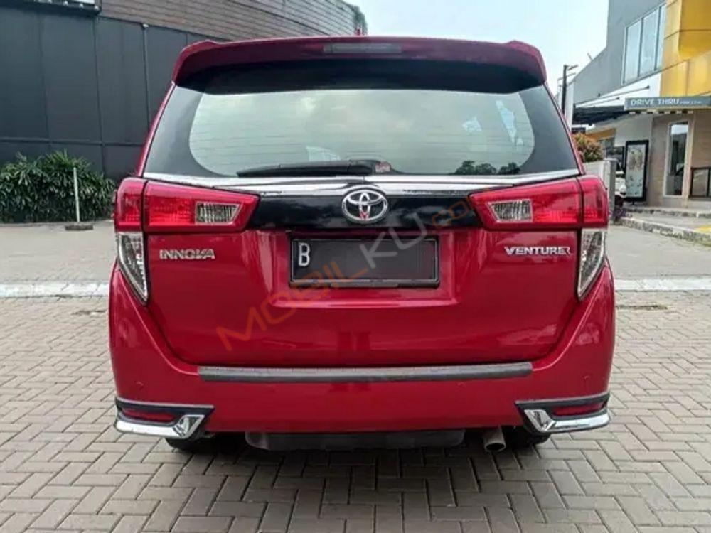 Mobil Toyota Kijang Innova 2017