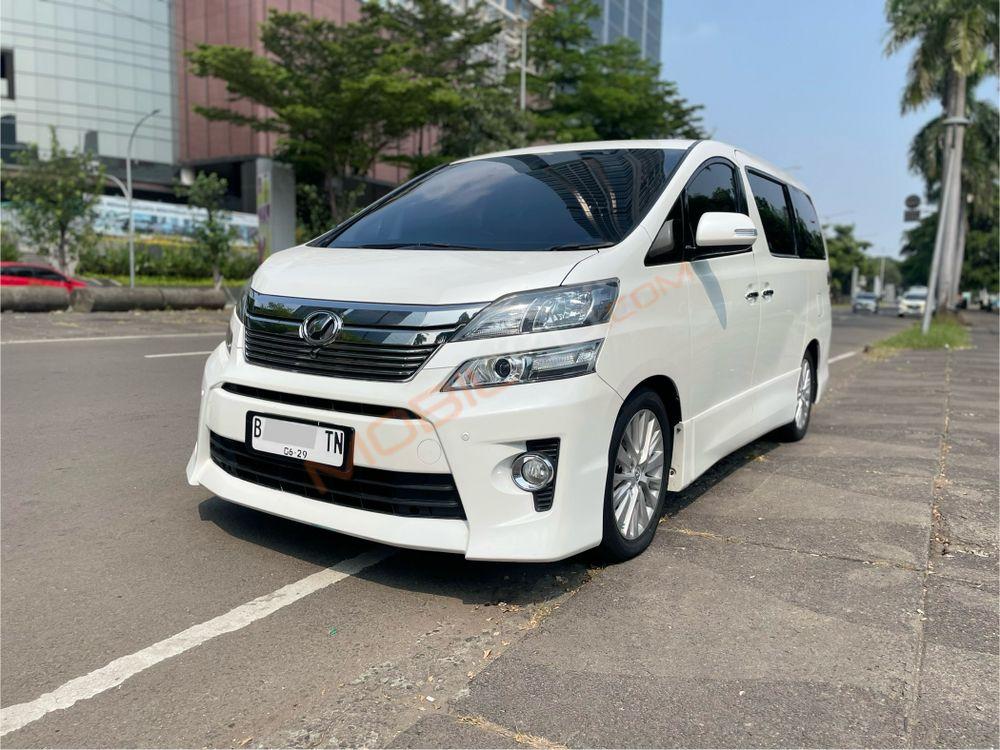 Mobil Toyota Vellfire 2014