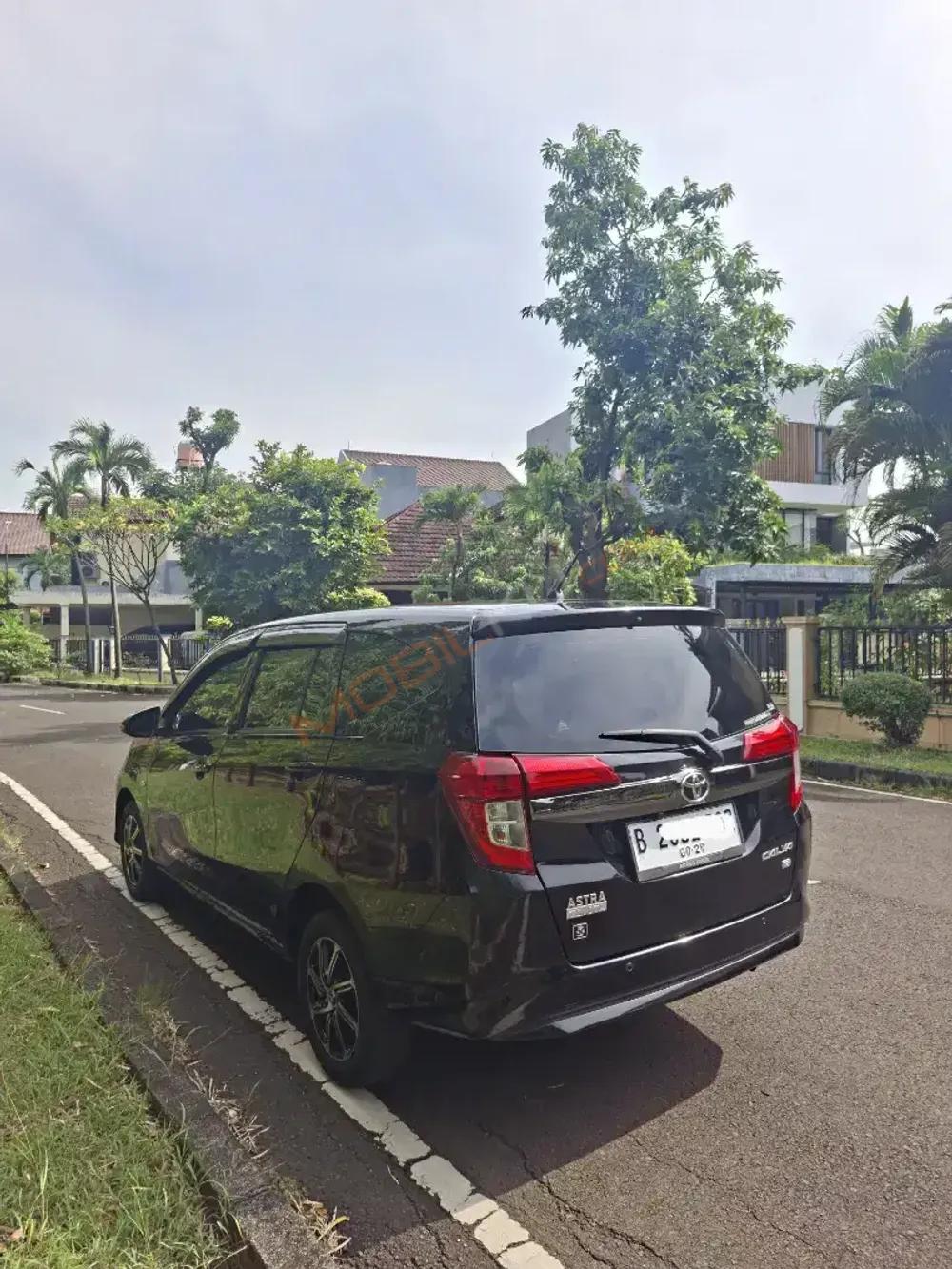 Mobil Toyota Calya 2021