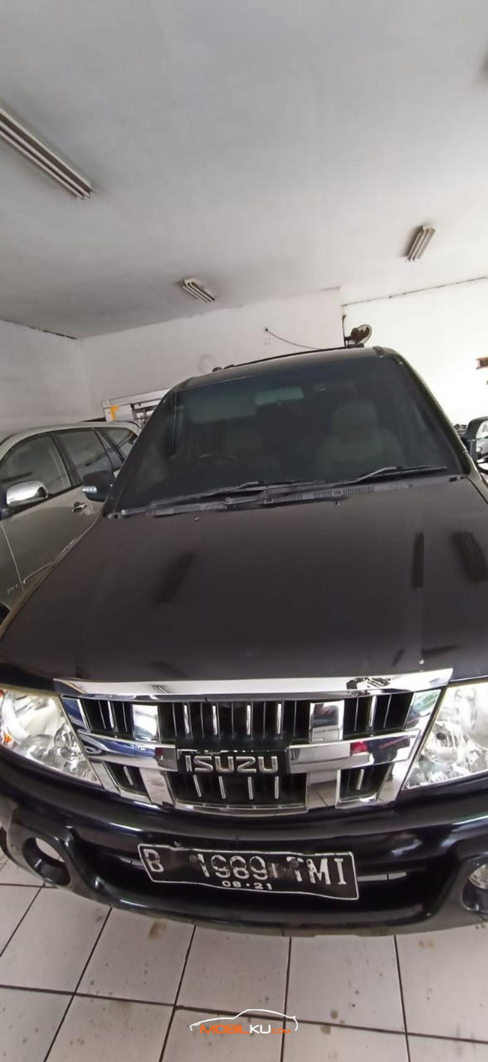 Mobil Isuzu Panther 2005