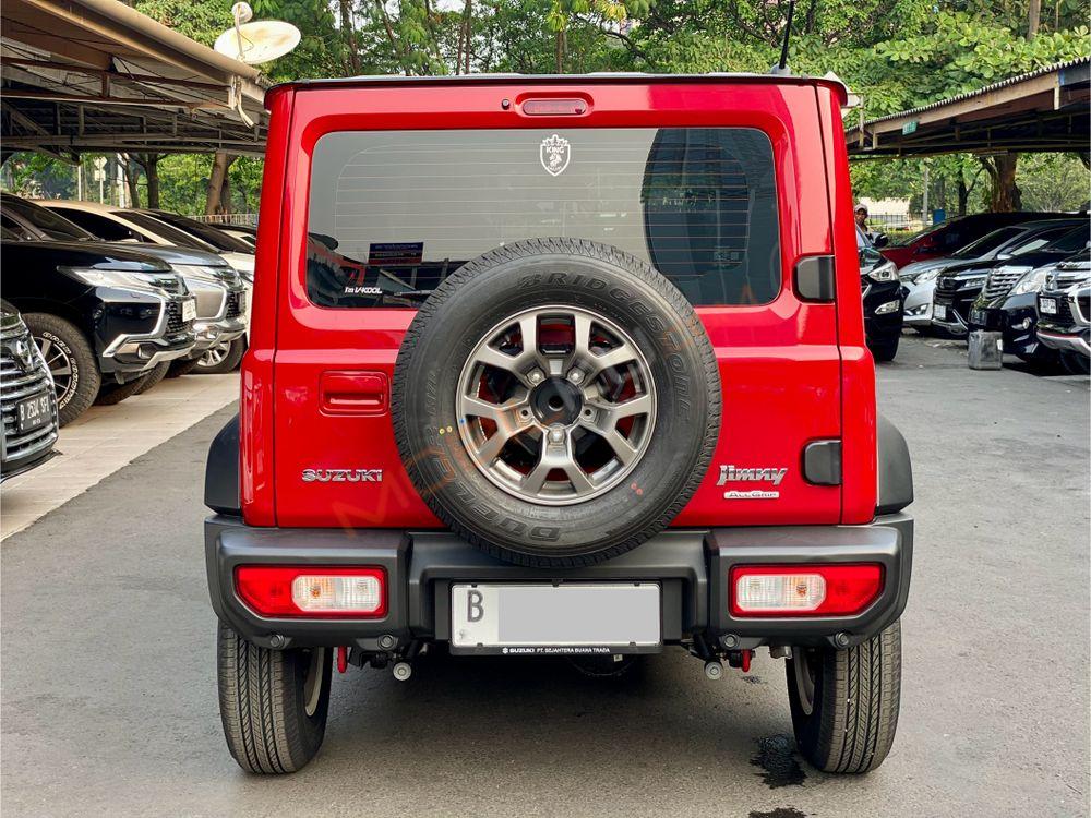 Mobil Suzuki Jimny 2023