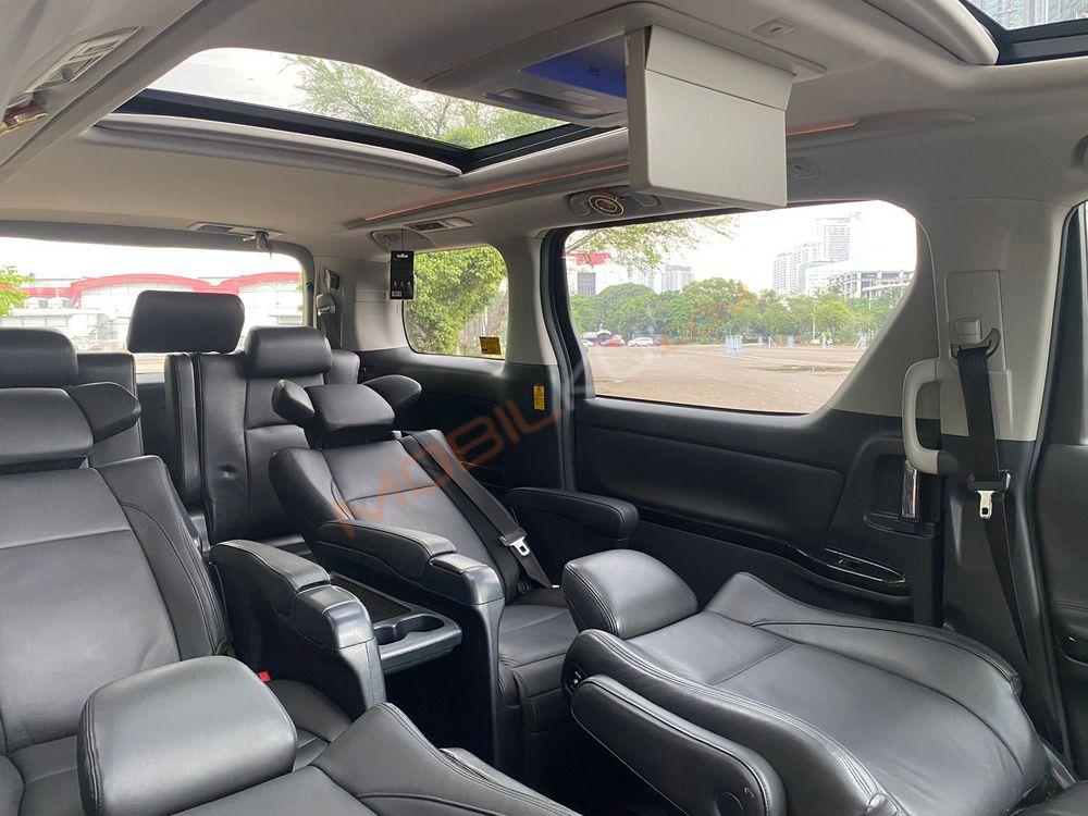 Mobil Toyota Vellfire 2014