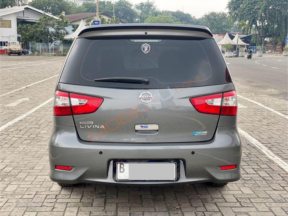 Mobil Nissan Grand Livina 2015