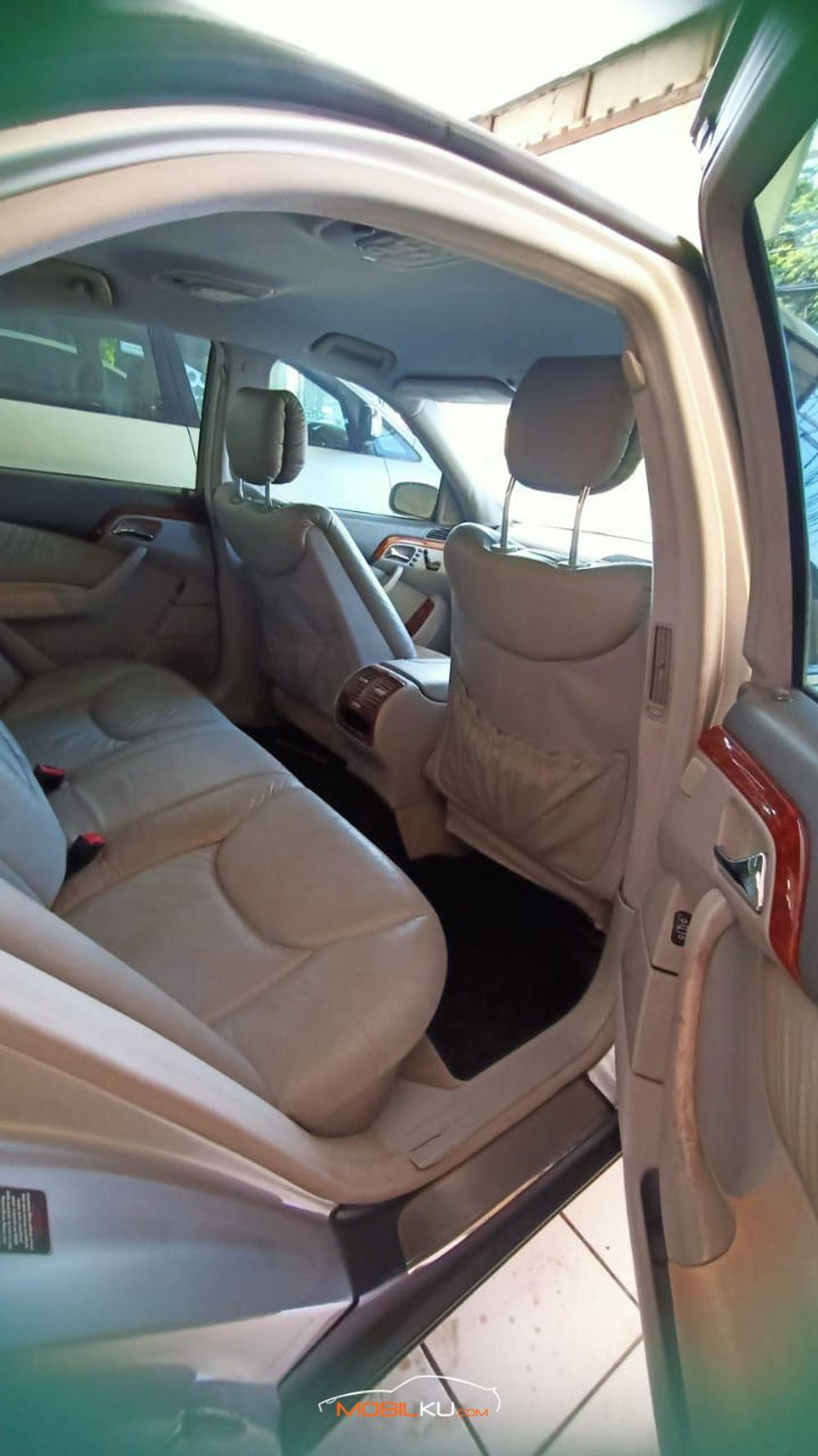 Mobil Mercedes-Benz S-Class 2001