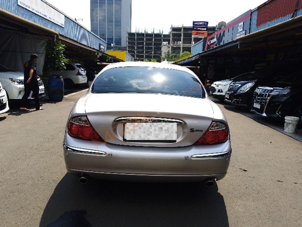 Mobil Jaguar S-Type 2001
