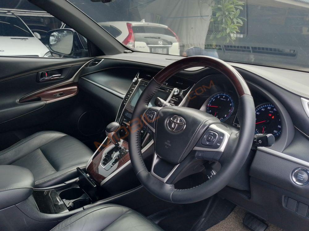 Mobil Toyota Harrier 2015