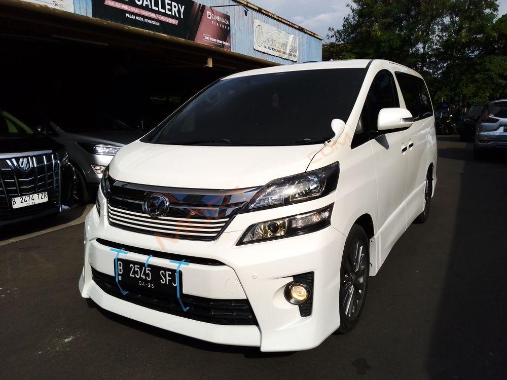 Mobil Toyota Vellfire 2015