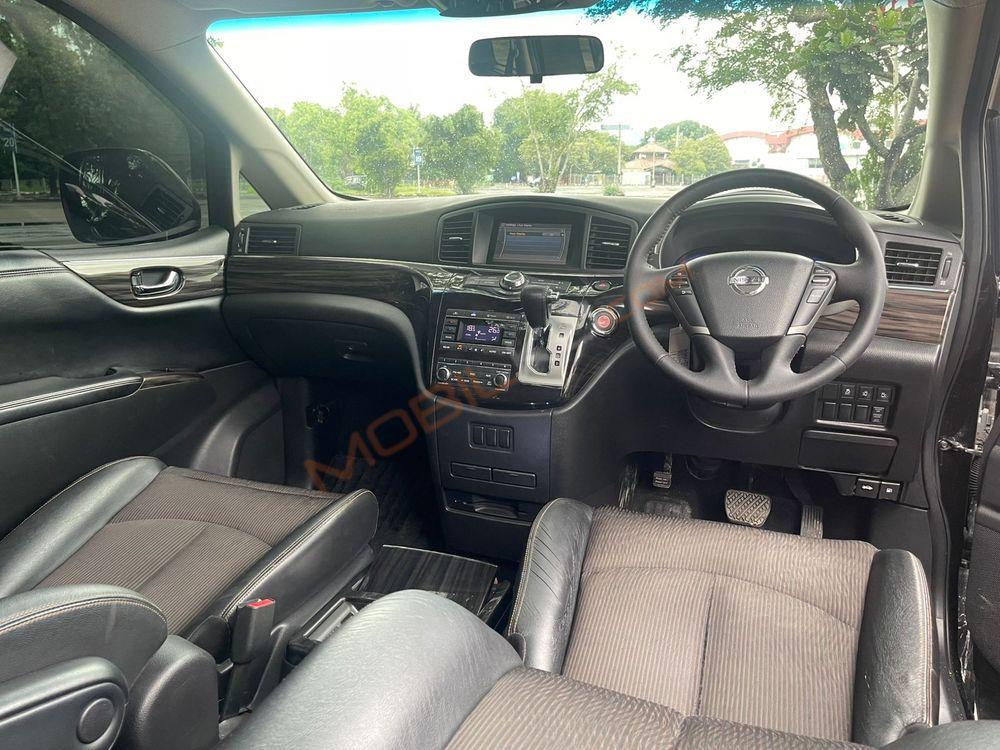 Mobil Nissan Elgrand 2014
