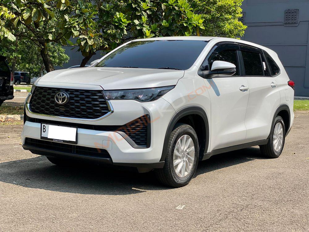 Mobil Toyota Kijang Innova Zenix 2023